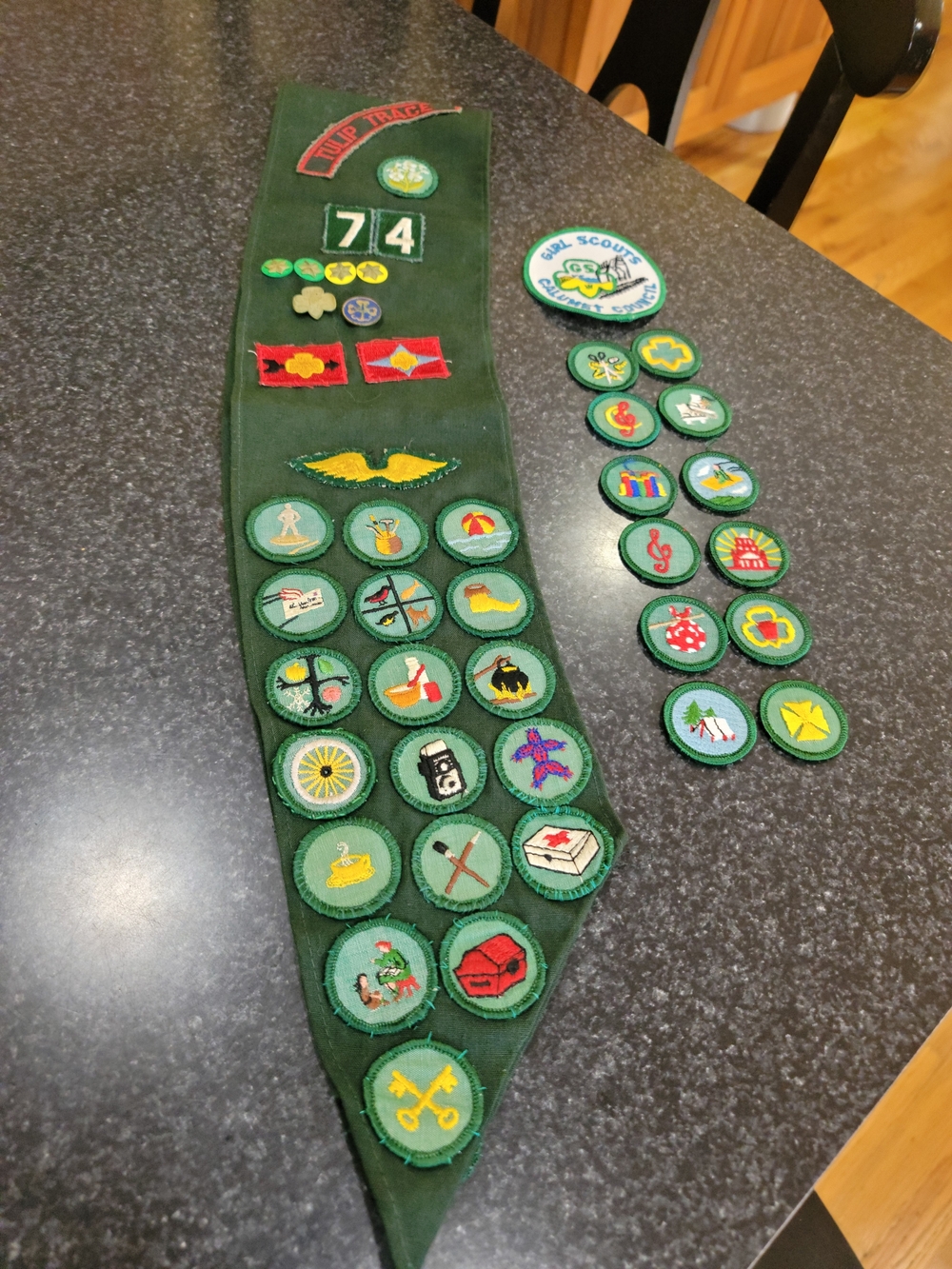 Vintage Girl Scouts Green Sash Lot w/ Assorted Badges & Patches 1960-1970